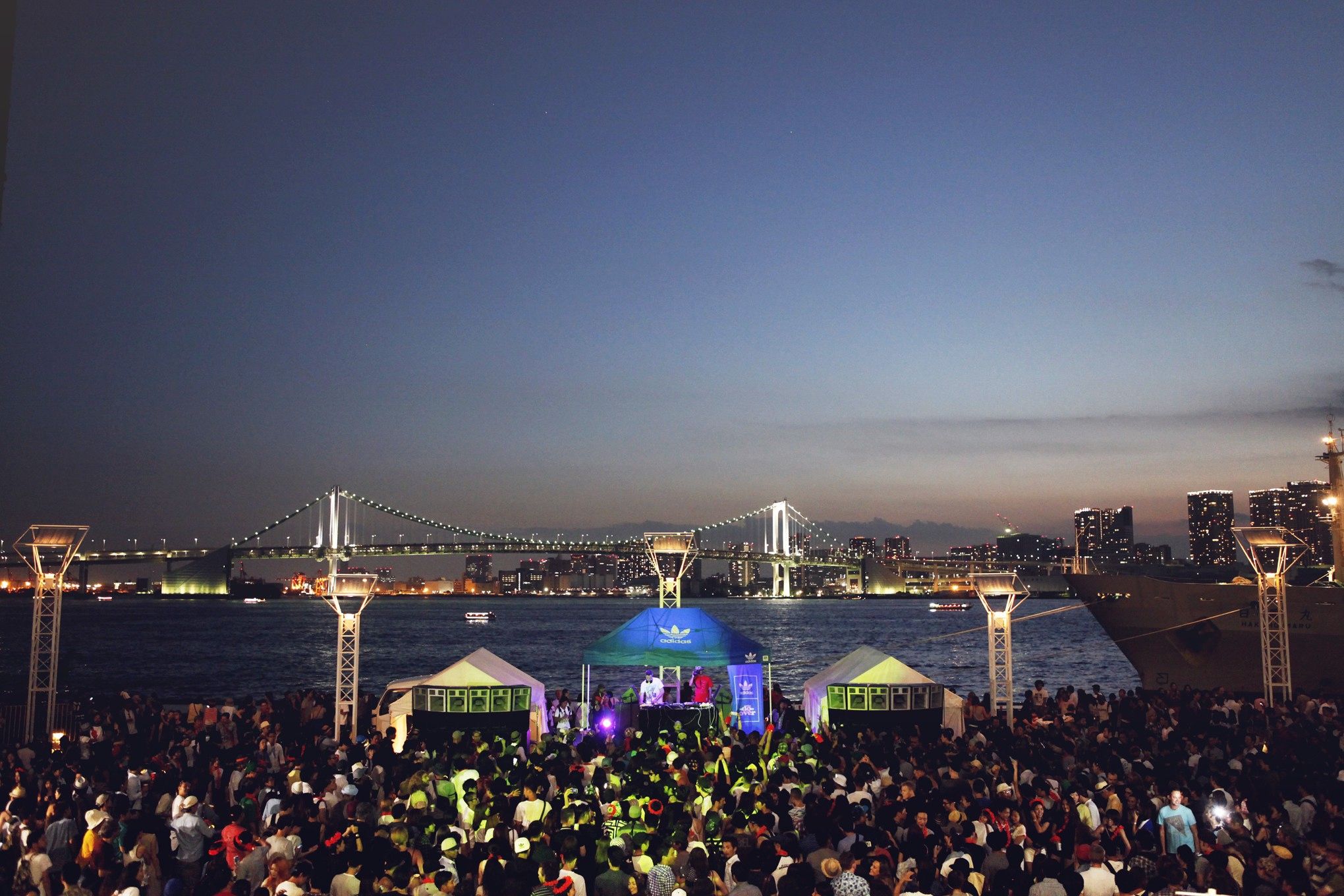 LA発の野外音楽パーティー「The Do-Over TOKYO 2021」がルーフトップ・パーティーを開催
