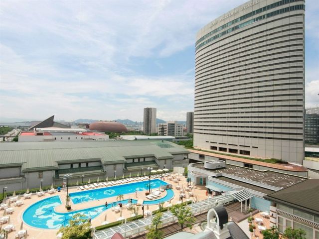 神戸ポートピアホテル（屋外プールエリア＋屋内ライブルーム）