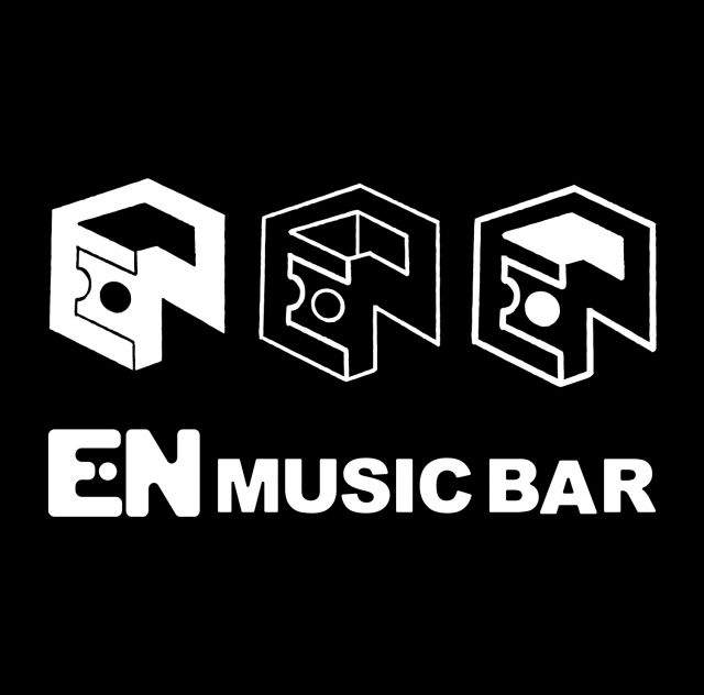 EN MUSIC BAR