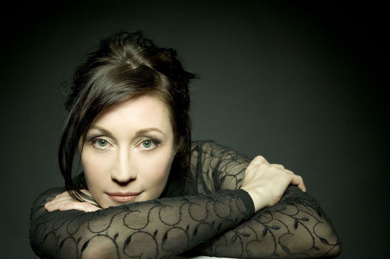 HOLLY COLE