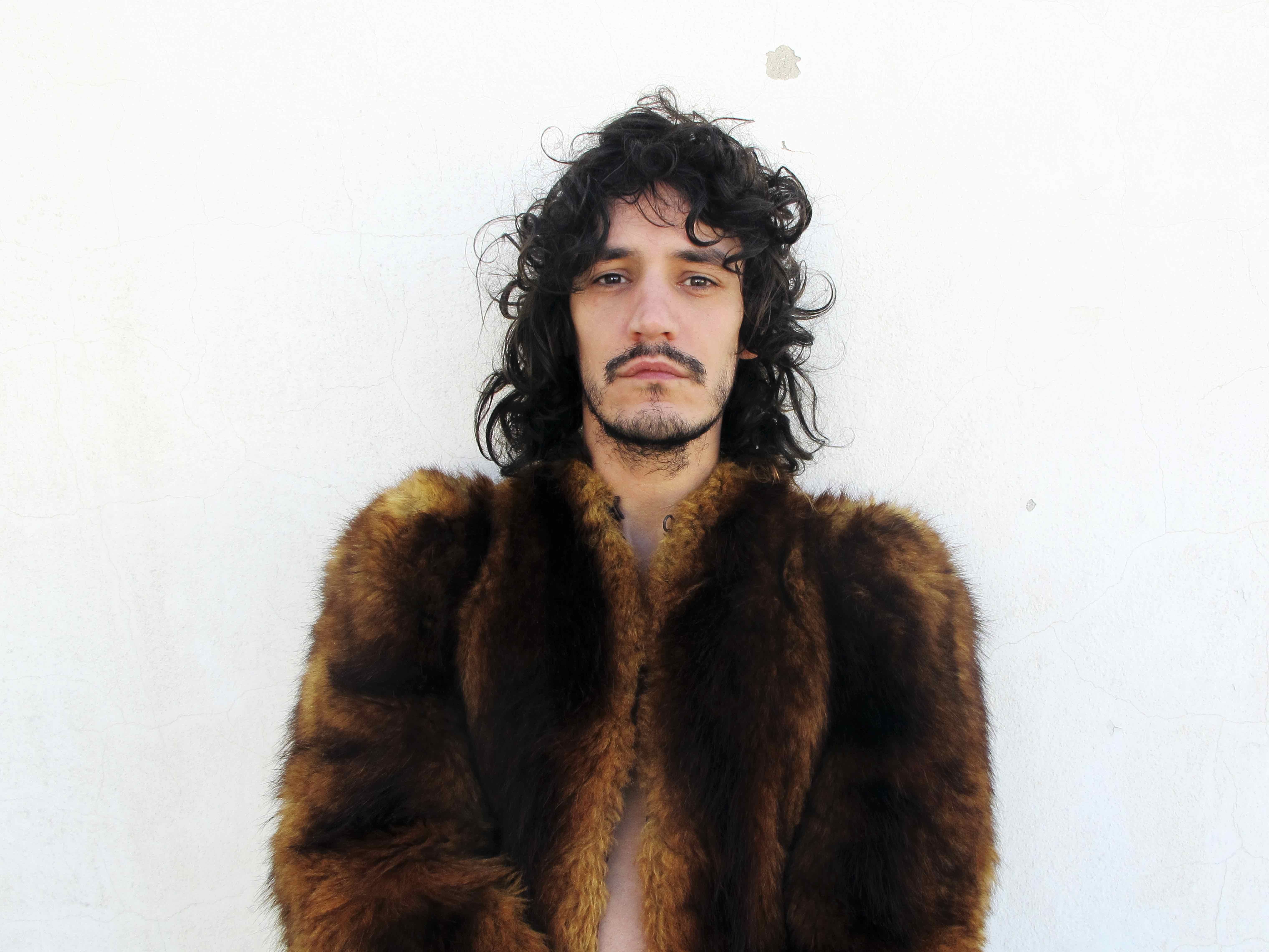 “Dancaholic x Discos Capablanca 10-Y”