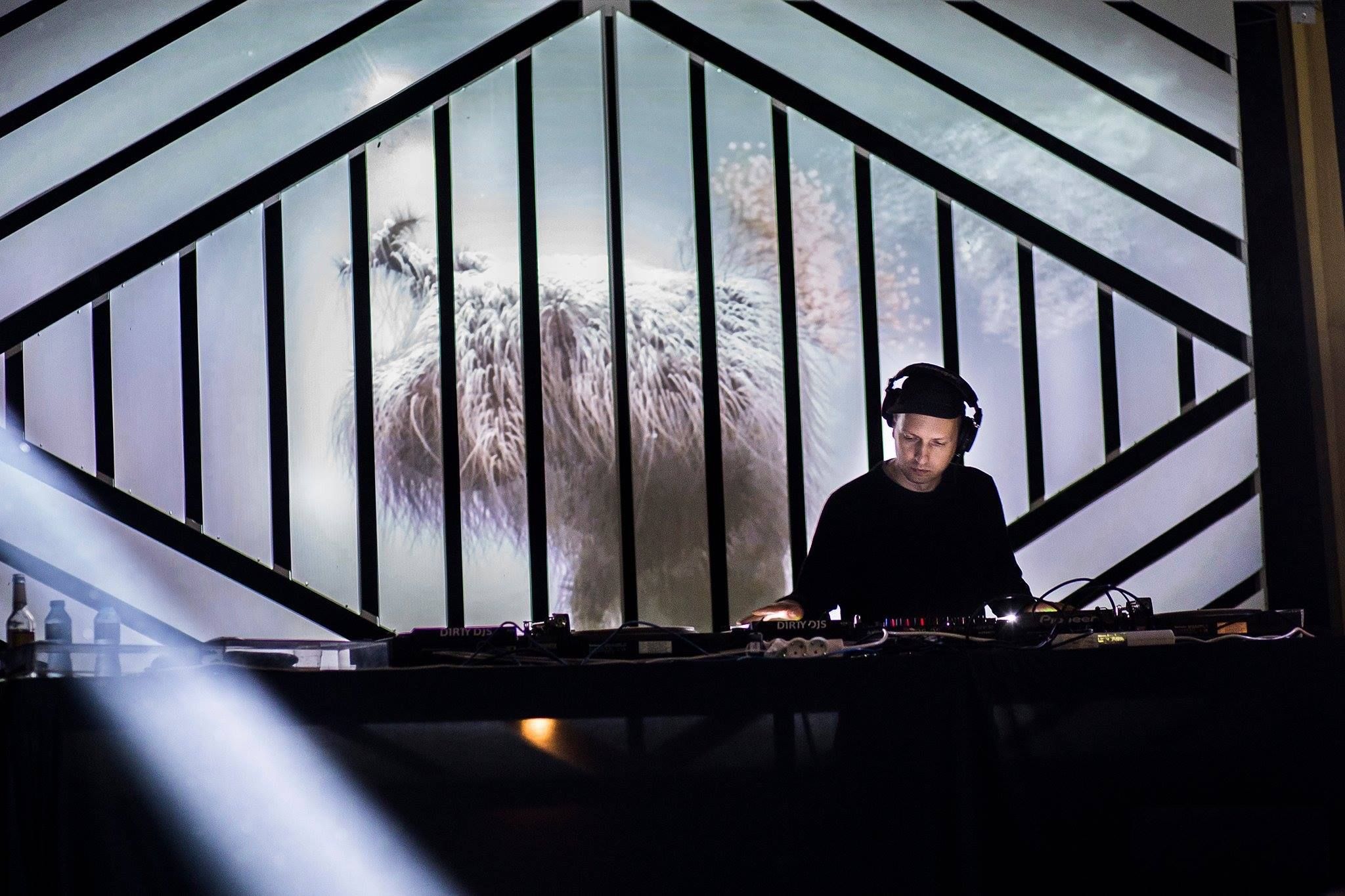 ＮＩＧＨＴ　ＦＬＹ　×　ＨＥＬＬＯ！！ＦＲＥＡＫＳ！！