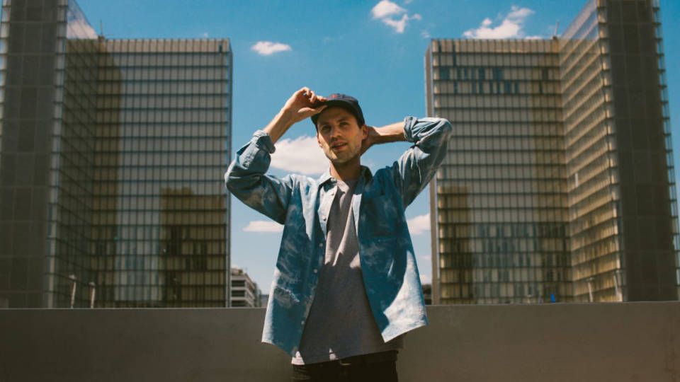 EDGE HOUSE feat. BOSTON BUN