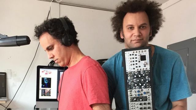 Four Tet × Tyondai Braxtonによる2時間のDJセット動画が公開