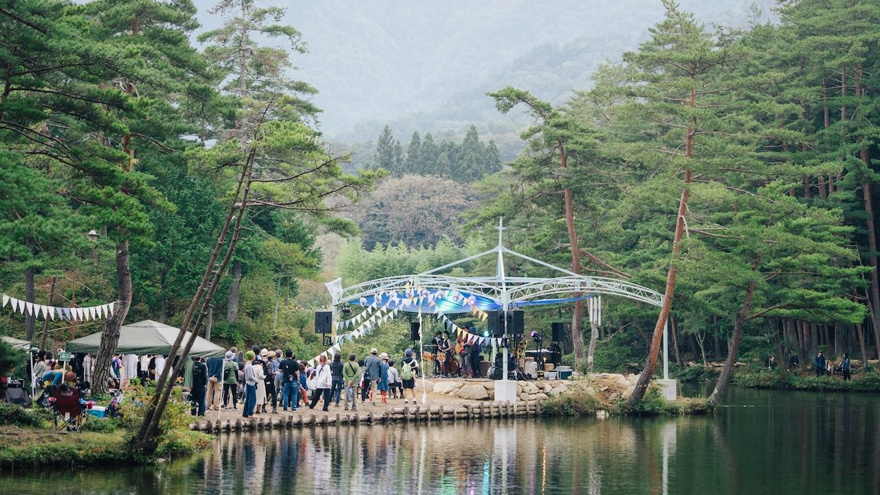 長野県おおぐて湖キャンプ場に誕生したカルチャースポット「森のオアシス・COSMOS」にてオープニングパーティーが開催
