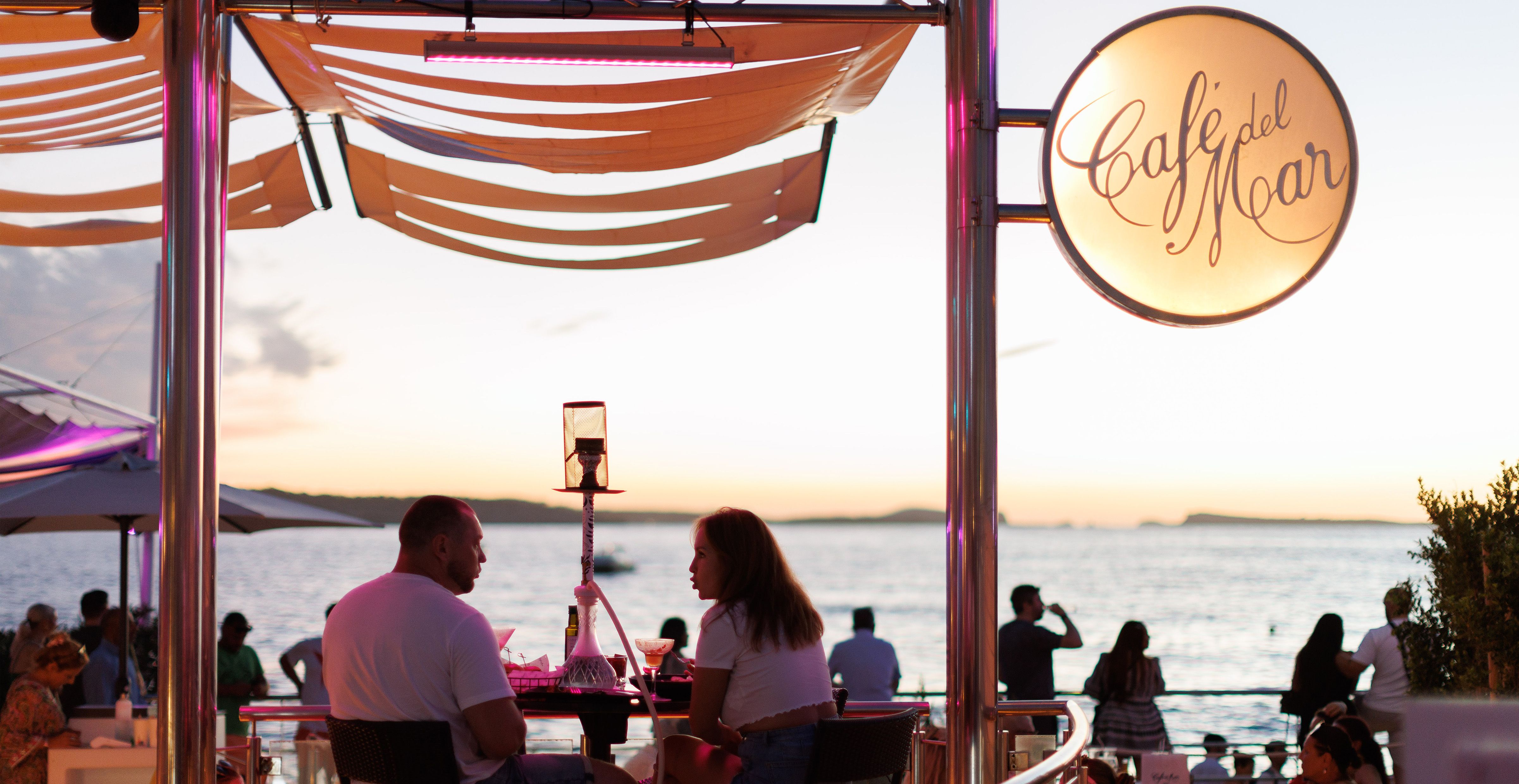 バレアリックの聖地「Café del Mar」創立45周年を迎えリニューアルオープン｜Pig&Danによる新シリーズも始動