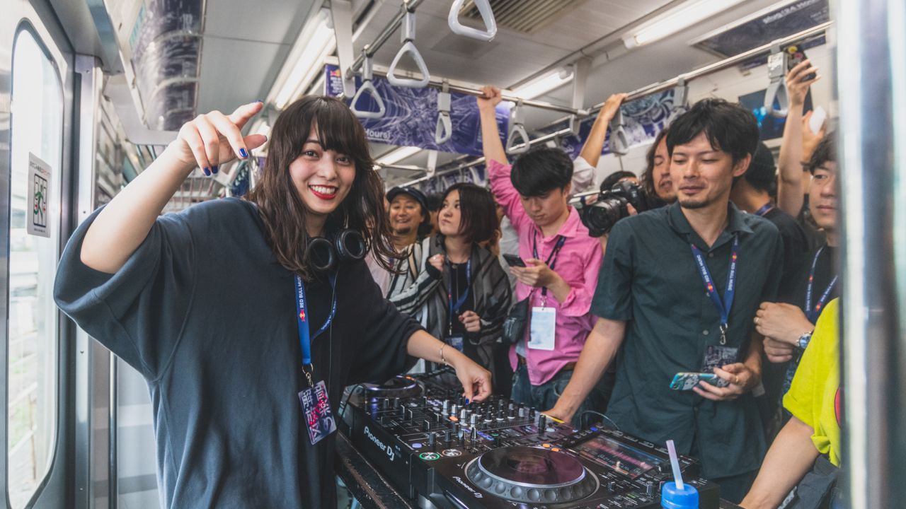 山手線を音楽で溢れる特別車両が走った!! RED BULLによる1周62分のスペシャルイベント