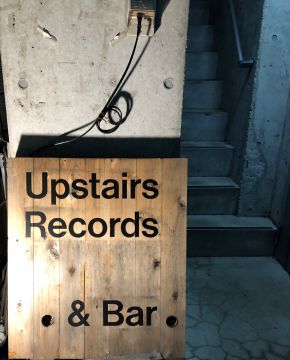 Upstairs Records & Bar (アップステアーズ レコーズ アンド バー)　