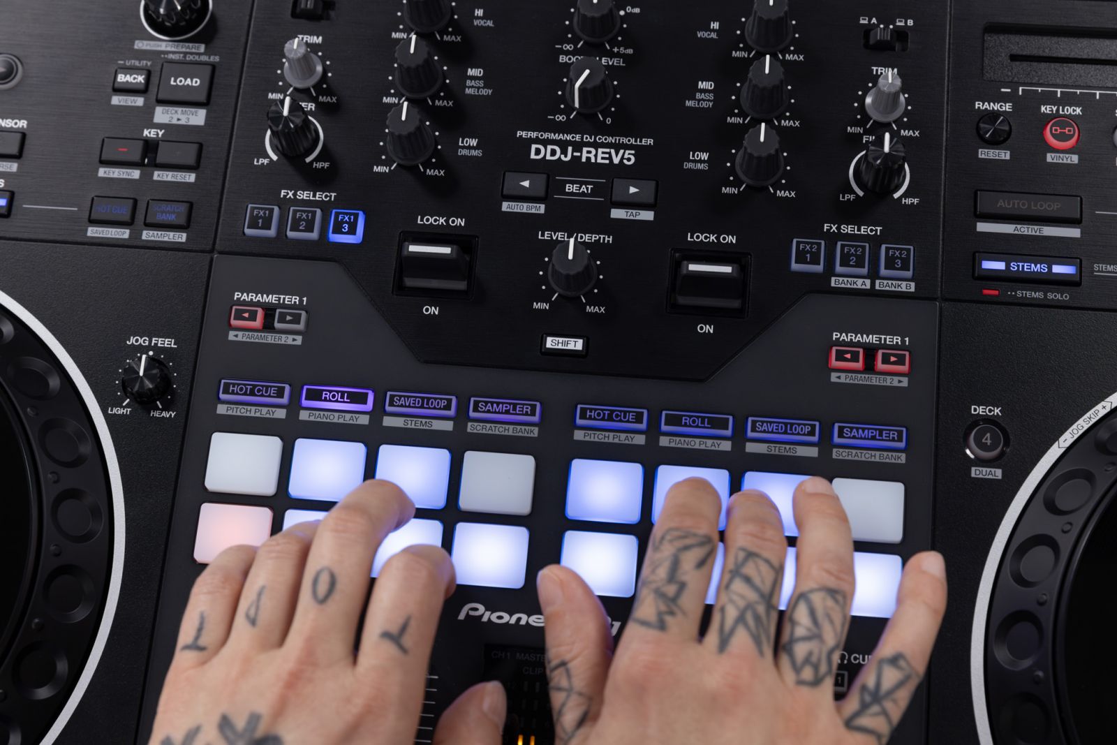 本格的なスクラッチが可能に！新世代コントローラー「DDJ-REV5